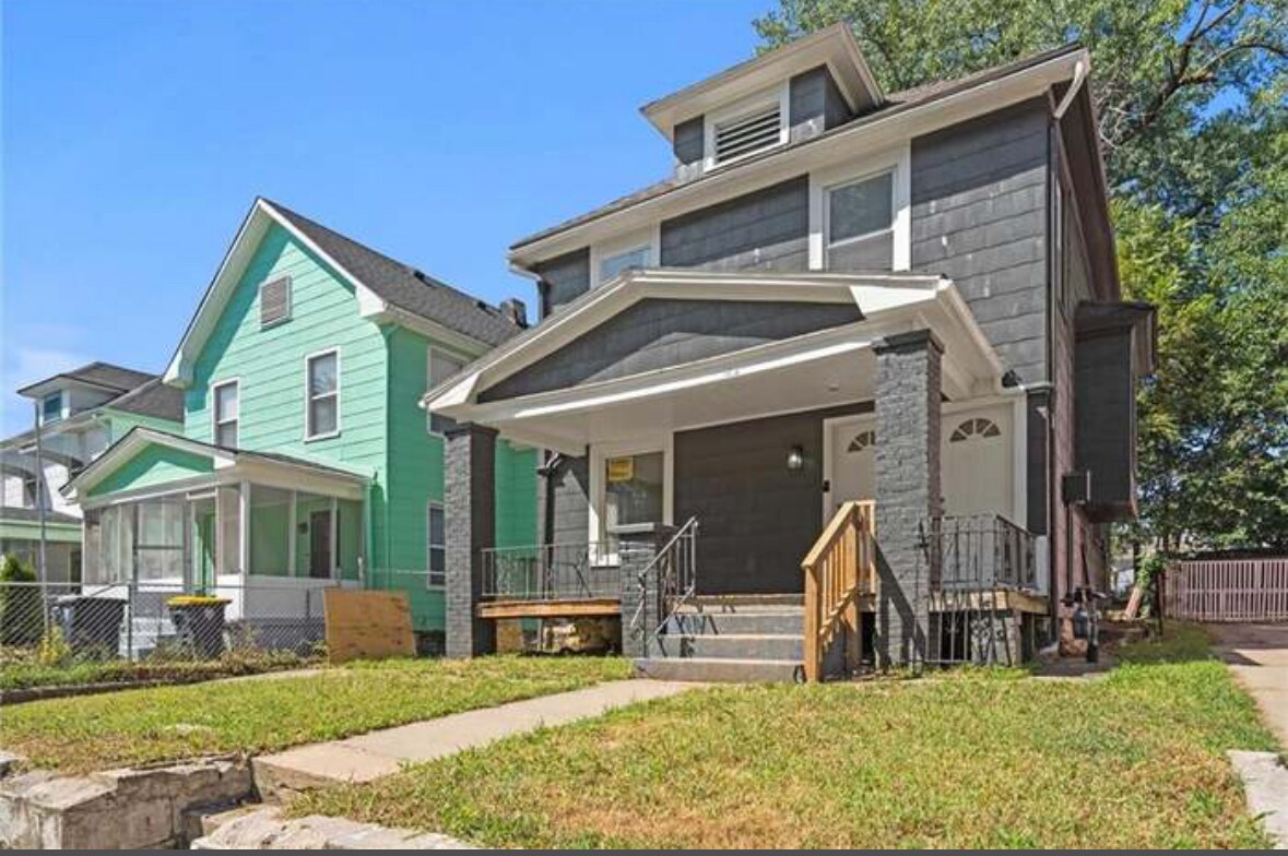 Building Photo - 122 N White Ave