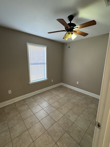 Building Photo - 214 Hibiscus St