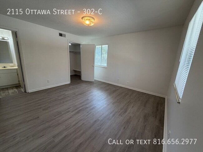 Building Photo - 2115 Ottawa St