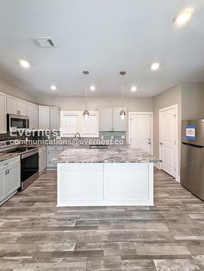 Building Photo - 463 Valley Hill Rd SE