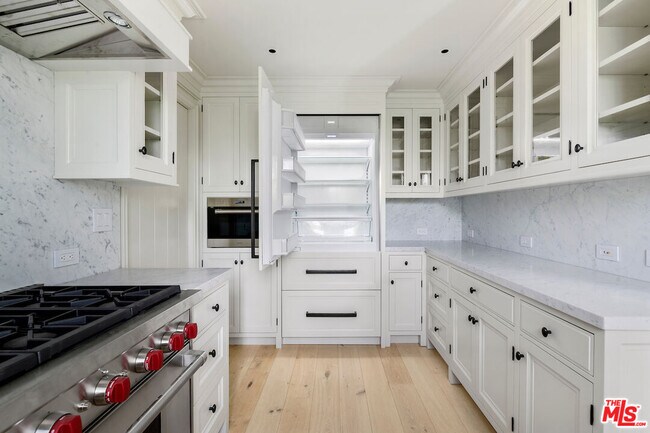 Building Photo - 9565 Charleville Blvd