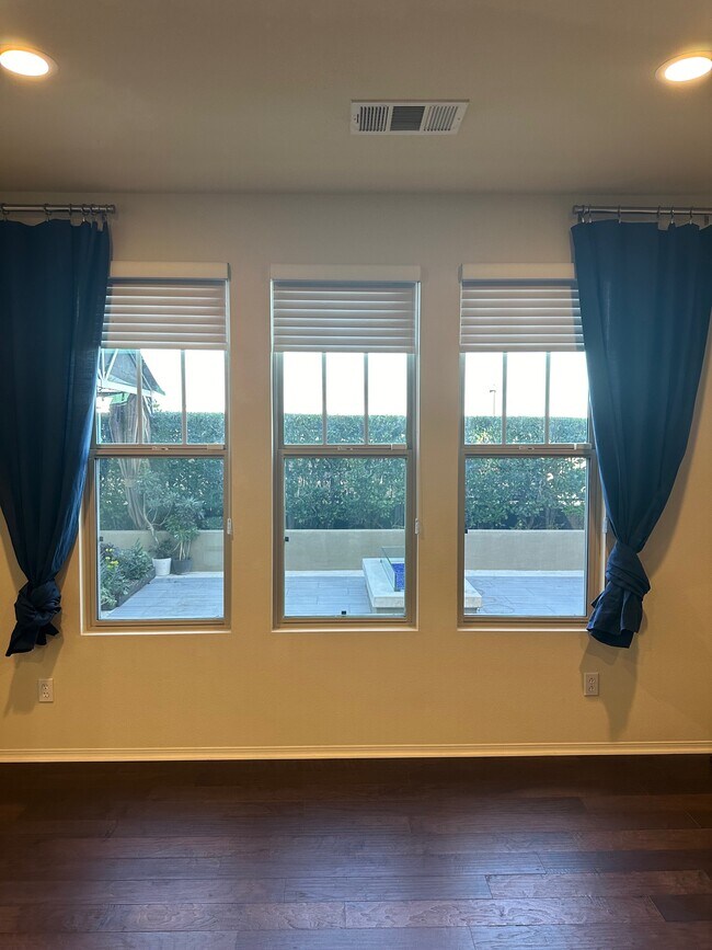 Building Photo - 3321 View Ridge Drive