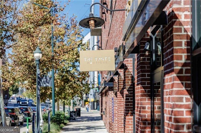 Building Photo - 1032 Robert Smalls Wy