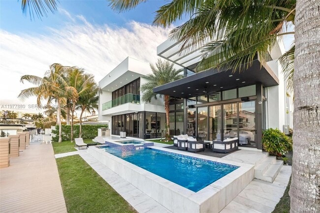 Building Photo - 3367 NE 168th St