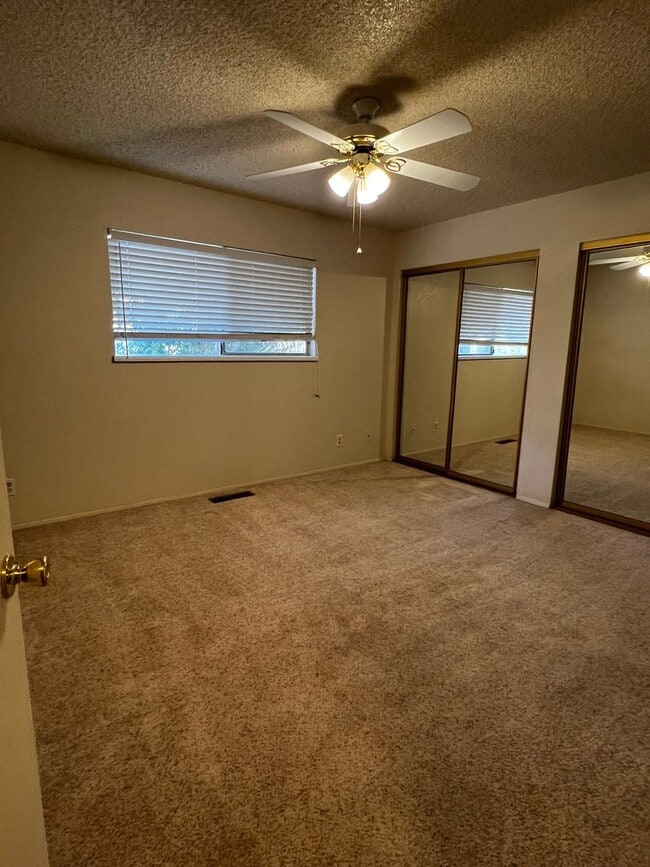 Building Photo - 2950 Harding Cir