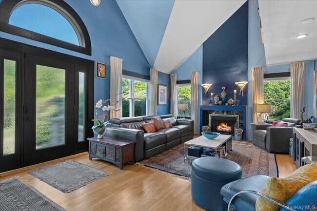 Building Photo - 525 S Harbor Rd