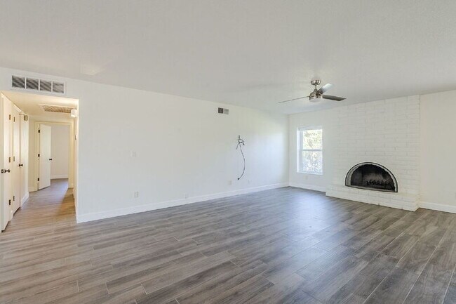 Building Photo - 10207 S 43rd Pl