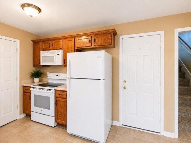 Building Photo - Spacious Ranch Living with Bonus Room & Big Backyard — Minutes from Fort Campbell!