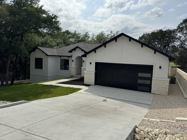 Building Photo - 5206 Country Club Dr