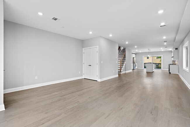 Building Photo - 57 Lincoln Ave