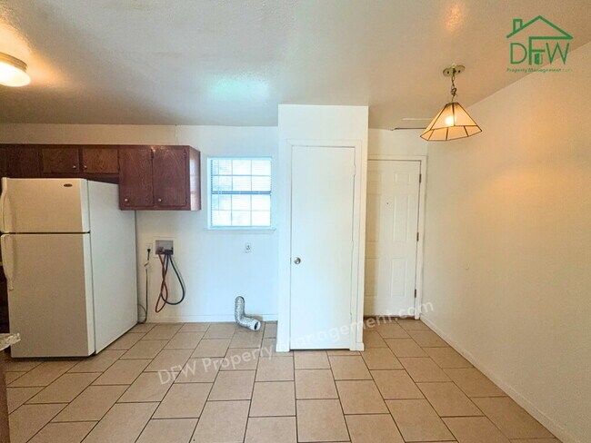 Building Photo - 2-Bed, 1.5-Bath Townhome in Celina ISD - W/D Connections