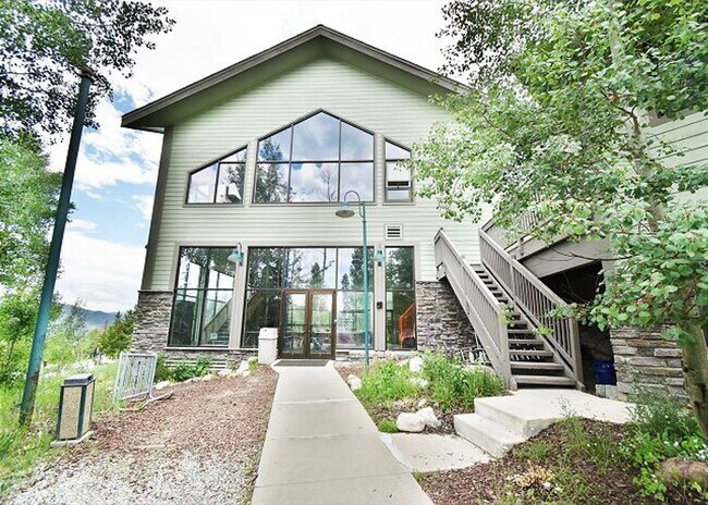 Building Photo - Long Term Rental- Treehouse E201