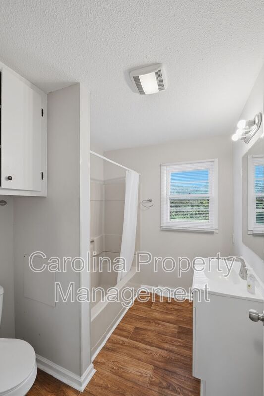 Building Photo - 1019 Carmel Dr