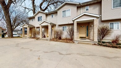 Building Photo - Super cute, 2 story townhome in West Ames