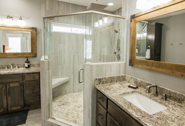 Building Photo - NOW AVAILABLE!! Furnished Custom-Built Home **Month-to-Month** Lease Option, 1.5 Miles to Broadway!