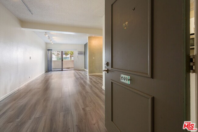 Building Photo - 1440 Veteran Ave