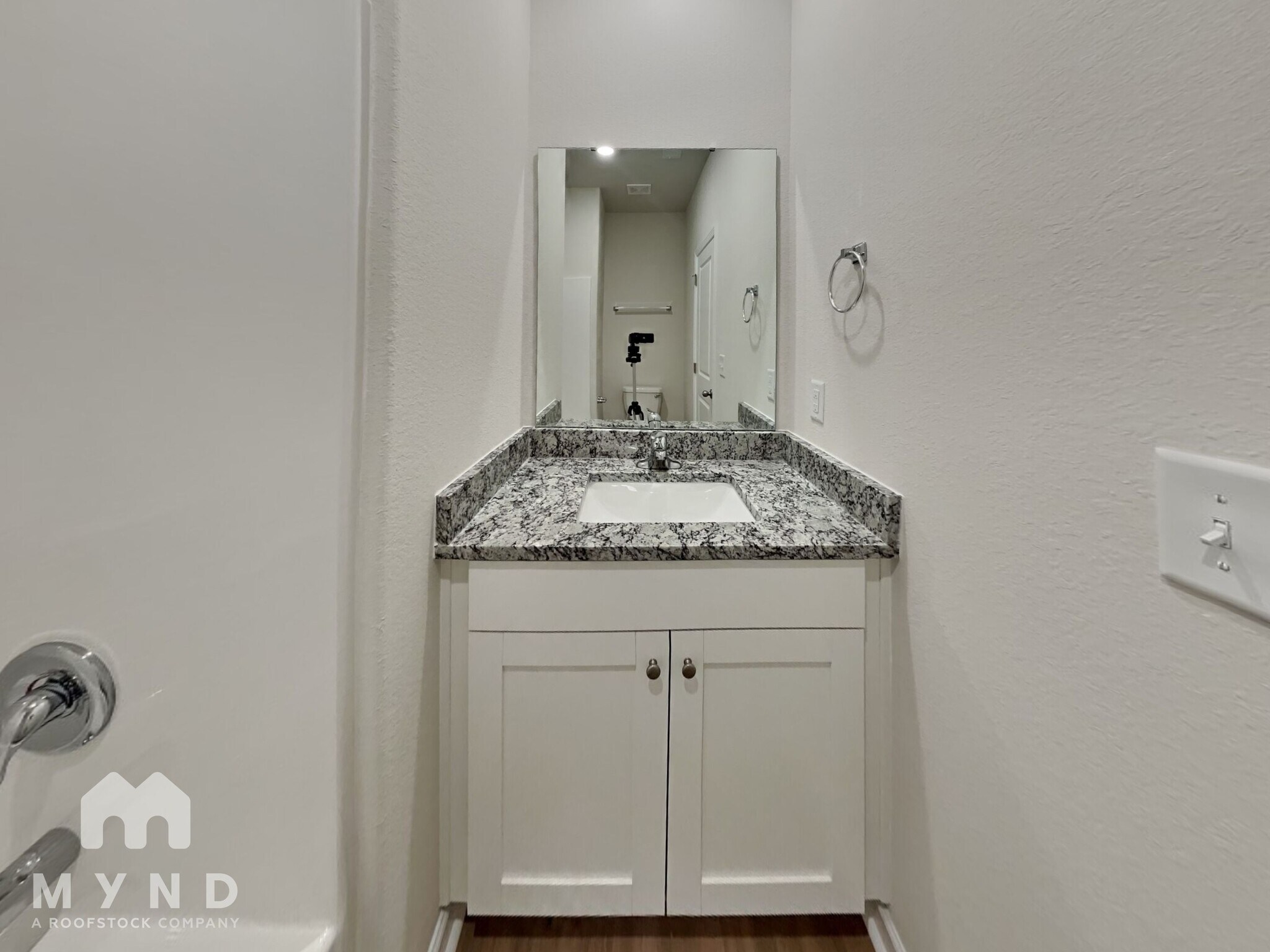 Building Photo - 155 Royal Mdw Dr