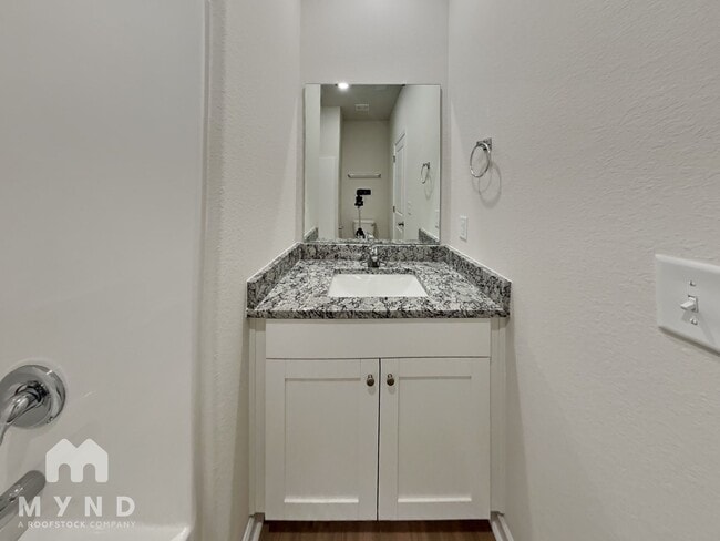 Building Photo - 155 Royal Mdw Dr