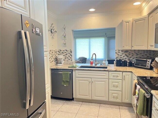 Building Photo - 3195 Boca Ciega Dr