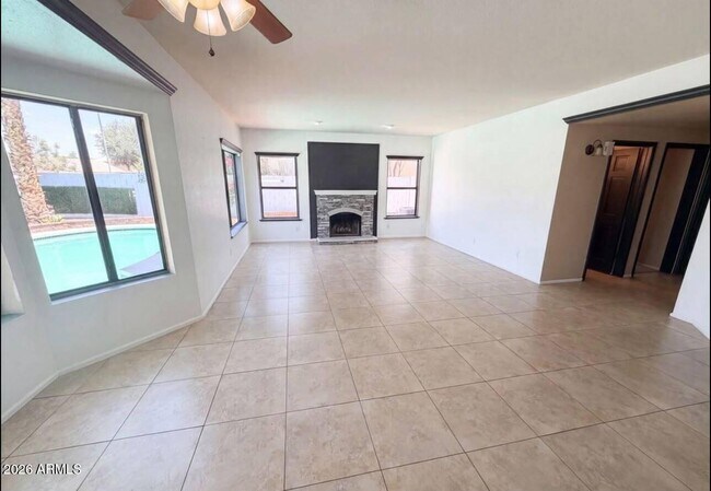 Building Photo - 3810 N Wintergreen Way