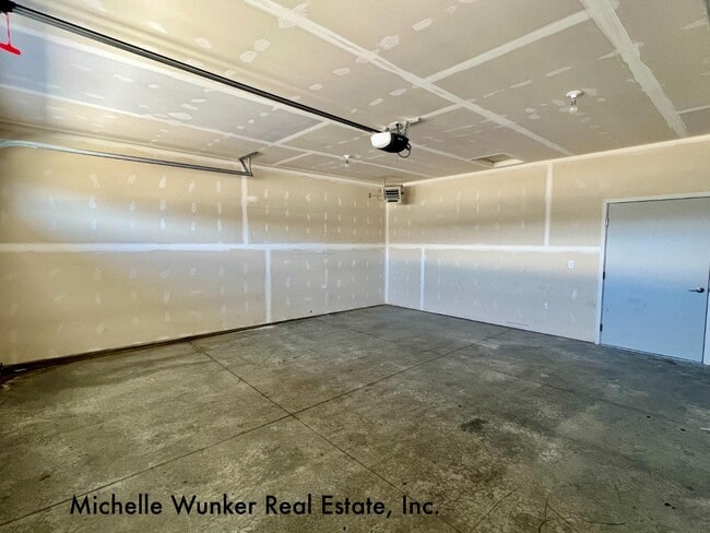 Building Photo - 6330 Beckville ln