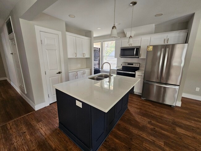 Building Photo - 4 W De Soto St