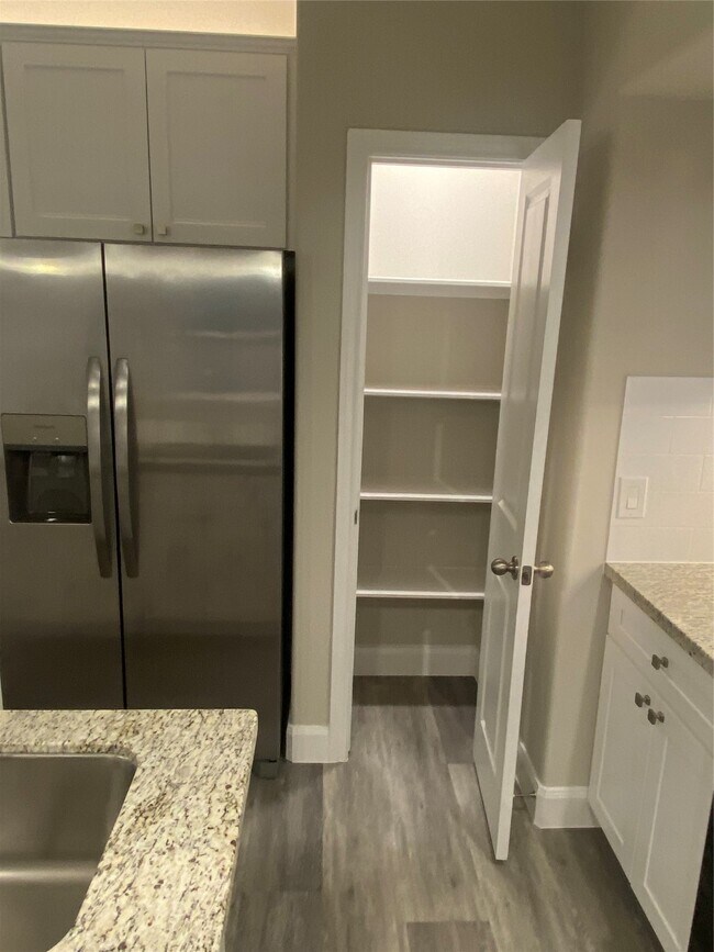 Building Photo - 9572 Darkwood St