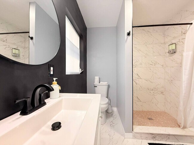 Building Photo - 904 15th St NE