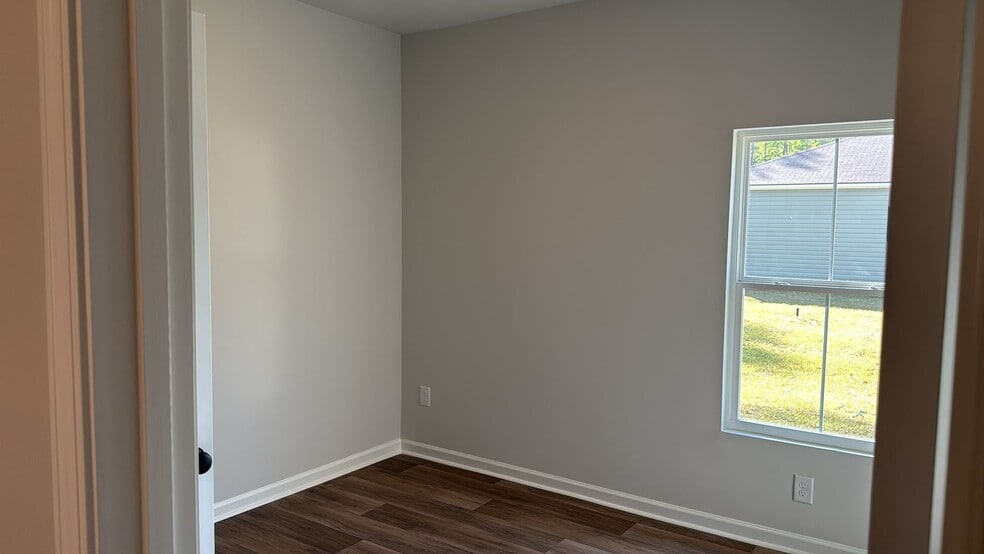 Building Photo - 1016 Harbor Dr