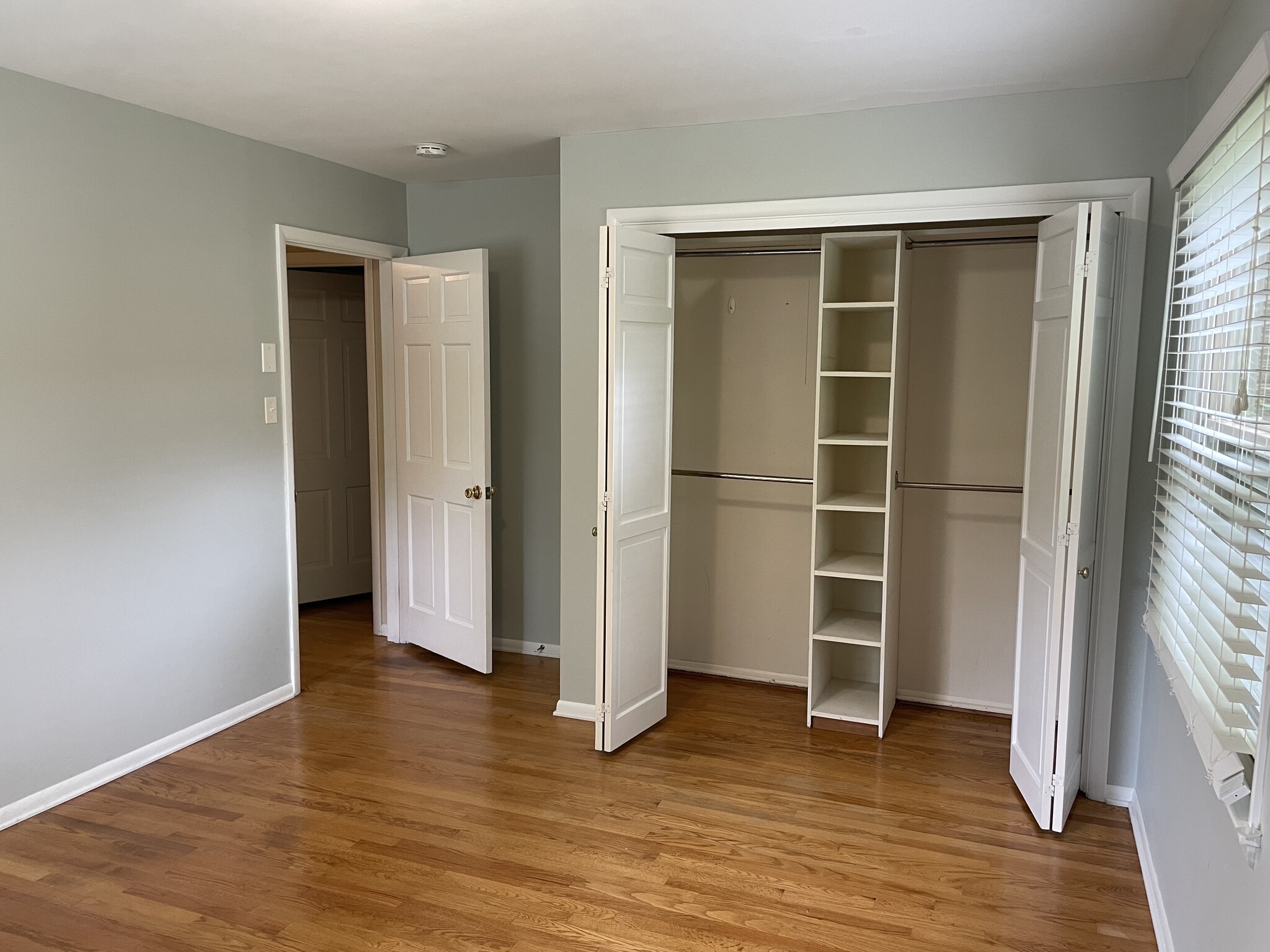 Bedroom 2 w/closet - 8205 Ainsworth Dr