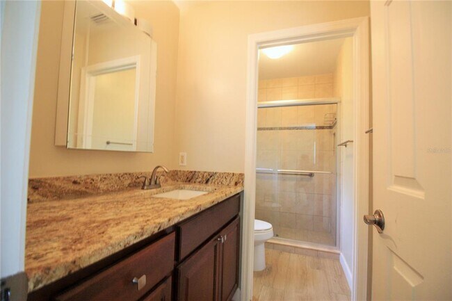 Building Photo - 1098 Villa Ln