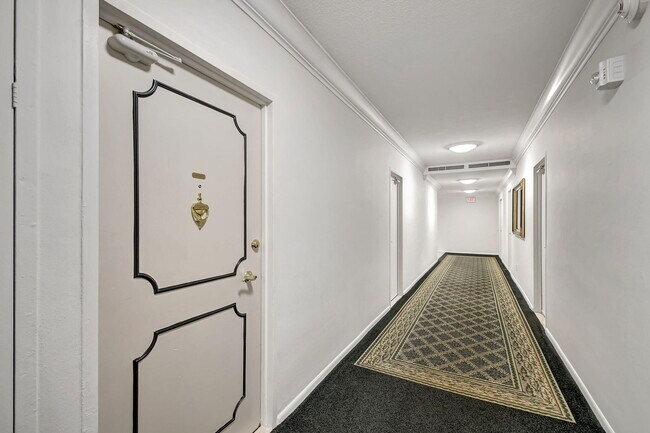 Building Photo - 2840 S Ocean Blvd