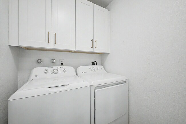 Building Photo - 3922 E Sahuaro Dr