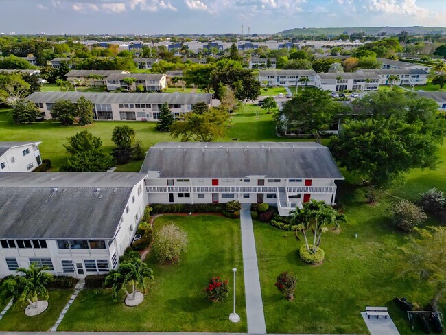 Building Photo - 369 Tilford Q