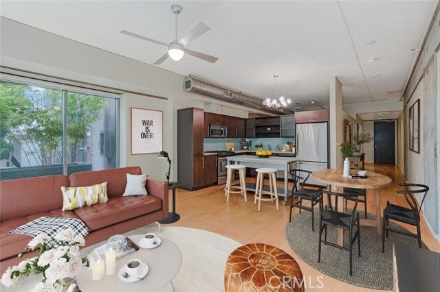 Building Photo - 1100 S Hope St