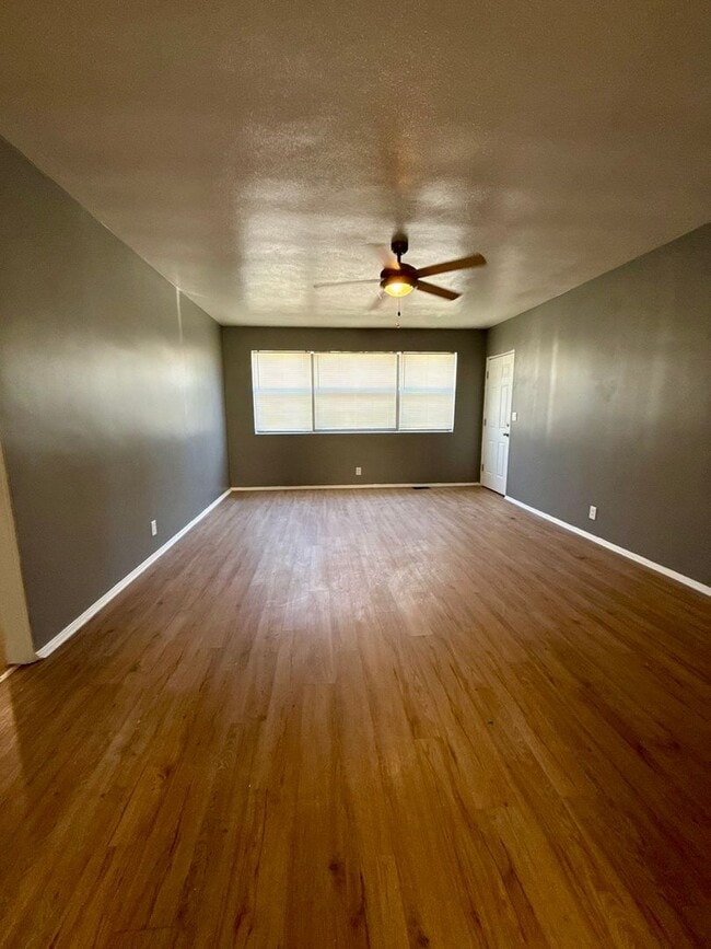 Building Photo - Great affordable apartment in St. Nicholas!