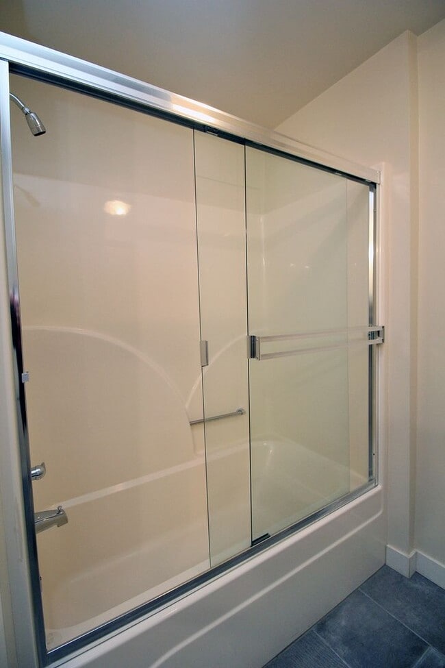 Building Photo - 408 NW 12th Ave