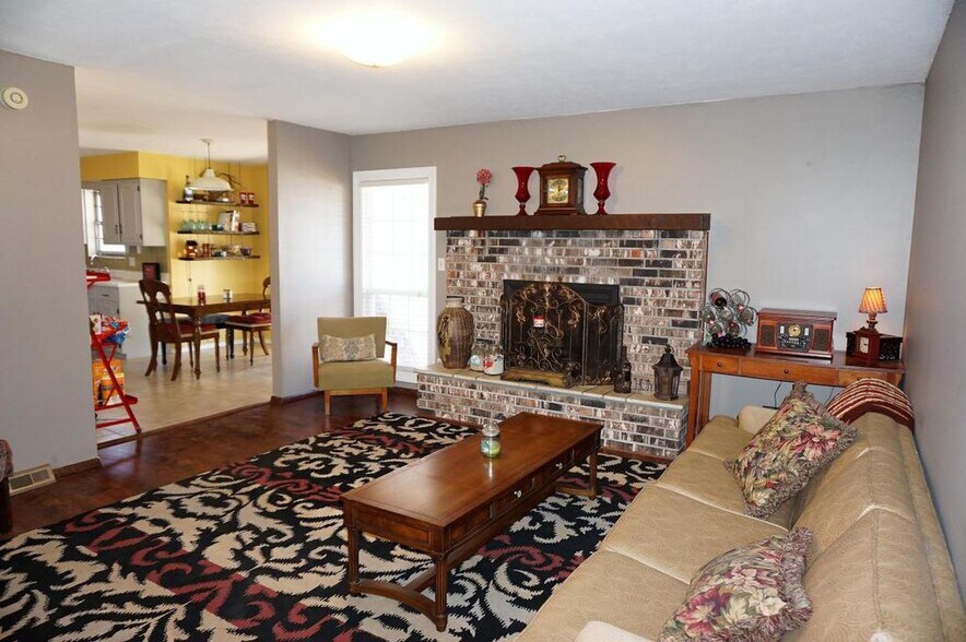 Building Photo - 2536 S McCann Ave