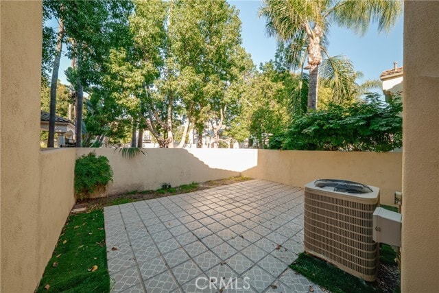 Building Photo - 3 Almador