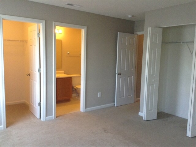 Building Photo - 10261 Sunvista Ct