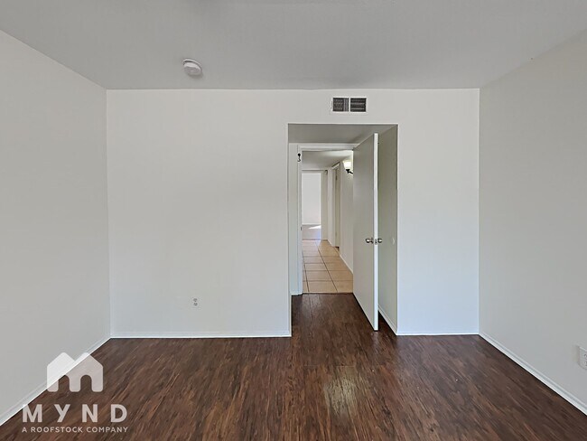 Building Photo - 2742 S Las Flores
