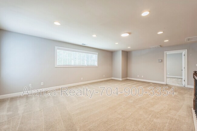 Building Photo - 1016 Ridgehaven Rd