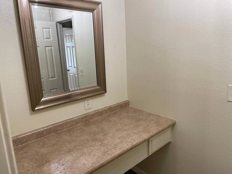 Building Photo - 2977 Mendoza Dr