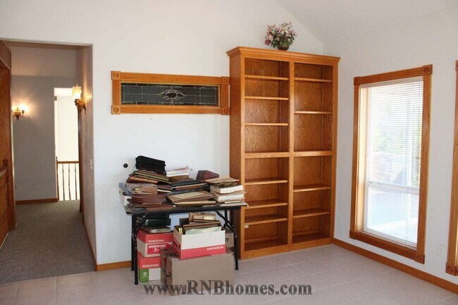 Building Photo - 677 Hoppe Ln
