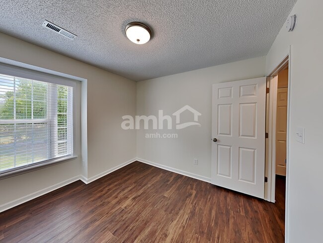 Building Photo - 116 Academy Ln