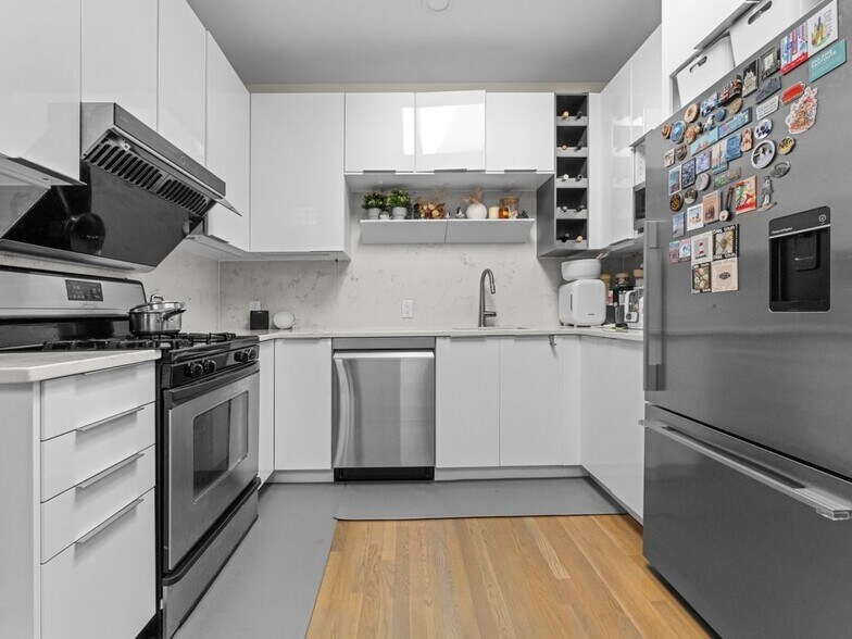 Primary Photo - 433 Marlborough St