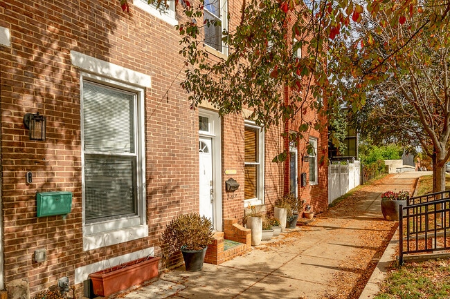 Building Photo - 1242 E Fort Ave