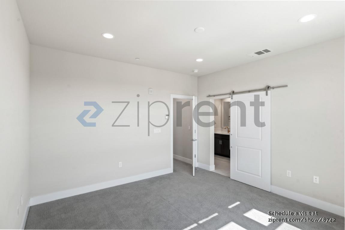 Building Photo - Unit