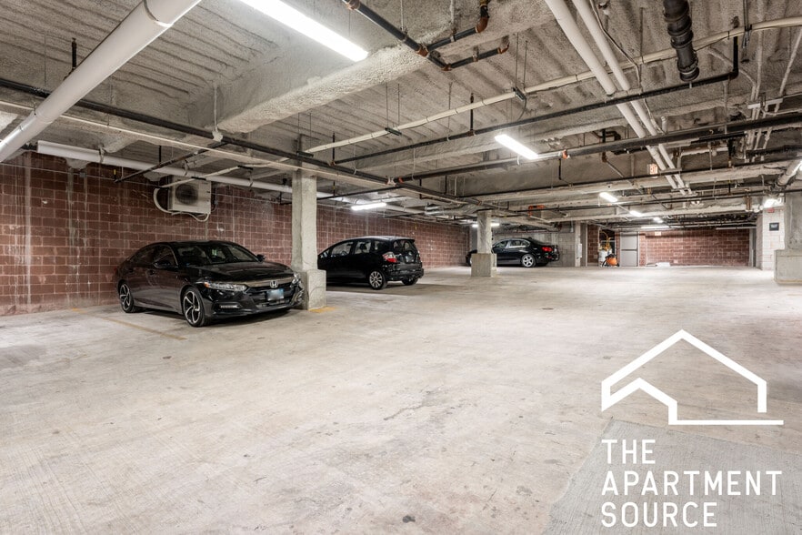 Building Photo - 301 W North Ave