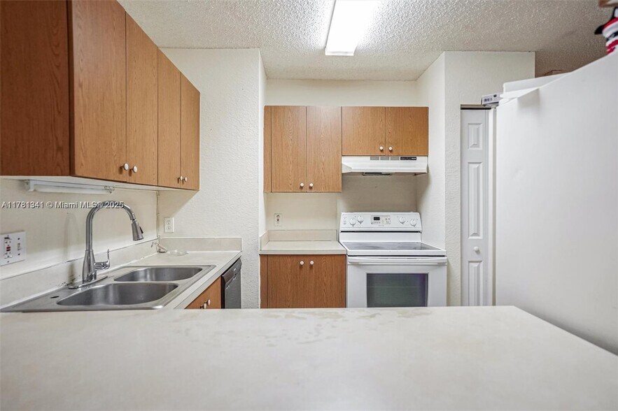 Building Photo - 11605 SW 147th Ter